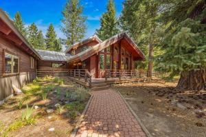 Helen's Place- Near ponderosa state park and golf, pet friendly, covered patio - 4hvězdičkové hotely ve městě McCall