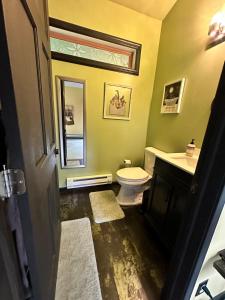 Buddhas Little Cabin! 1 min from Palace of Gold