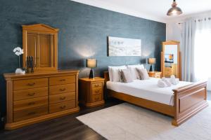 Top Location - 2BR Seafront & Steps from Ferry by ArcoStays