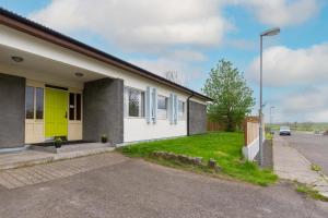 Túnfífill Guesthouse - Deluxe villa - free hot tub and sauna, cozy and quiet