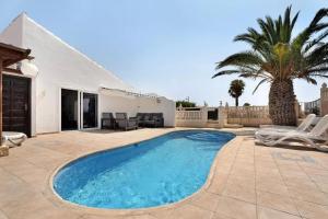 VILLA MALPAS Exceptional 3 Bed Villa - Sleeps 6 - Pool - HotTub- Parking