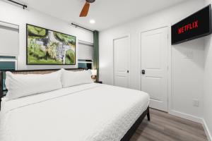 Japandi Style 1BR Escape w EV Charger, Bishop Arts