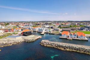 Flott Leilighet, 1 etasje med nydelig sjøutsikt