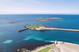 Flott Leilighet, 1 etasje med nydelig sjøutsikt