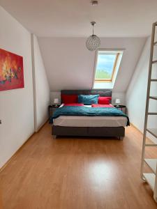 Mc Home Self Check-In Loftartiges und großes Apartment mitten im Grünen mit Balkon DG06, in Dobl bei Graz