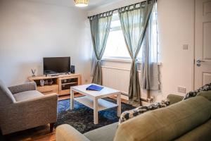 2 Bedroom Apartment Denton, suitable for professionals needing a peaceful work environment