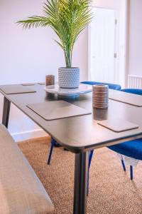 2 Bedroom Apartment Denton, suitable for professionals needing a peaceful work environment