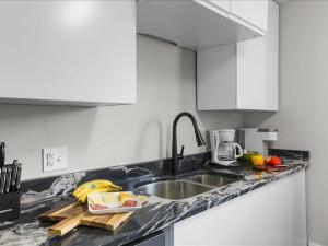 Chic Vinewood Home King Plus 2 Queens