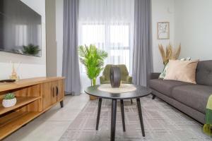 #AlimamaSpaces Akins Greenlee Apartment