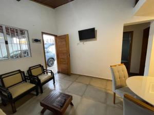 Casa 150m da Praia das Toninhas Com Churrasqueira