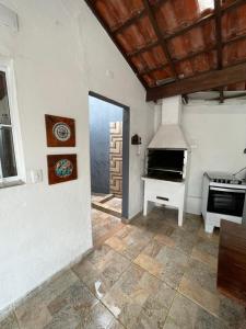 Casa 150m da Praia das Toninhas Com Churrasqueira