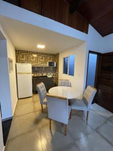 Casa 150m da Praia das Toninhas Com Churrasqueira