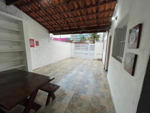 Casa 150m da Praia das Toninhas Com Churrasqueira