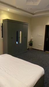 شقة بصالة وغرفتين نوم حديثة