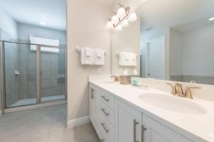 Fabulous Home With Private Pool, Air Hockey Table Near Disney With Waterpark & Resort Access At Encore Resort - 7704Gr