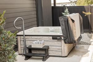 Downtown Luxury Villa Hot Tub Walk To Lake