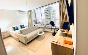 Blue Loft 14th floor with balcony overlooking the ocean and marina, Jacuzzi, Sauna, Turkish bath, swimming pool, gym, spa y bar