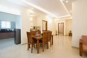 TrueLife Presidential Suites - 3BHK Luxurious AC Apartments - Modular Kitchen, RO water system, Microwave - Super fast WiFi, 55 Smart TV, 250 Airtel Channels - 3 bathrooms - Parking - Nearby PS4, A2B pure veg restaurants - Top service with lots of lo