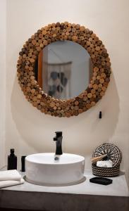 Tropical Escape in a Cozy Studio Paam Cheel