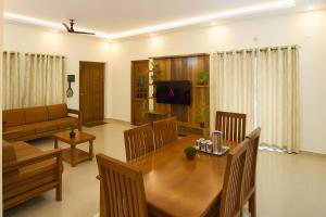 TrueLife Presidential Suites - 3BHK Luxurious AC Apartments - Modular Kitchen, RO water system, Microwave - Super fast WiFi, 55 Smart TV, 250 Airtel Channels - 3 bathrooms - Parking - Nearby PS4, A2B pure veg restaurants - Top service with lots of lo