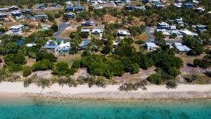 "Tranquillity by the Sea" your Hideaway Bay Holiday Rental-Whitsundays