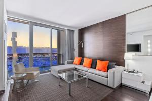 Incredible Views 51st Floor High-Rise Studio -Balcony