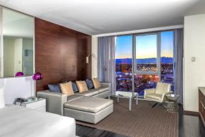 Incredible Views 51st Floor High-Rise Studio -Balcony