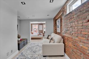 SoHo Designer 2BR w balcony