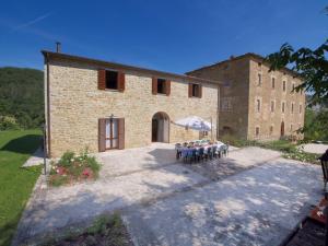 Mansion in Apecchio near Lake and Pool