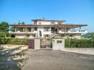 Sunny Stay in Tavullia Hills