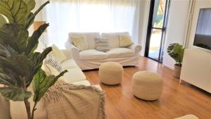 "Wines and Waves" - best of the coast and gateway to southern wine regions!