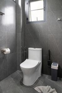 Villa Matara - Large & Stylish 5 Bedrooms with Pool