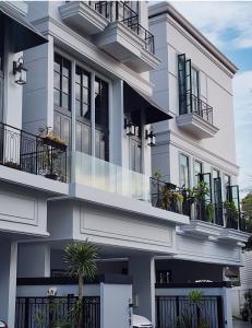 5-Star Pool Villa 4BR Private Luxury-Sukhumvit