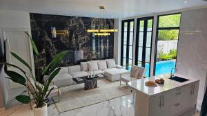 5-Star Pool Villa 4BR Private Luxury-Sukhumvit