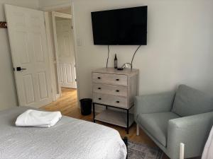 Clearbrooke Gem- Bright Private Bedroom close to YYZ