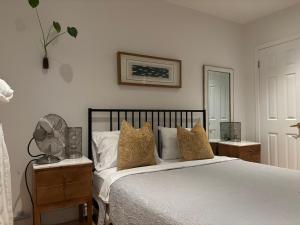 Clearbrooke Gem- Bright Private Bedroom close to YYZ