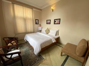 Chansal Sky Sea 13 People - Shimla