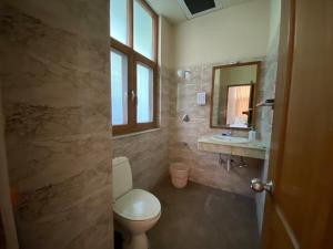 Chansal Sky Sea 13 People - Shimla