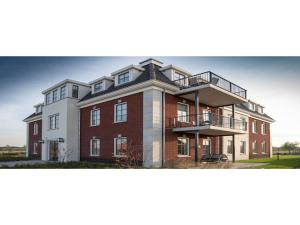 Apartment in Colijnsplaat near Lake and Sauna