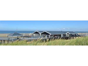 Apartment in Colijnsplaat near Lake and Sauna