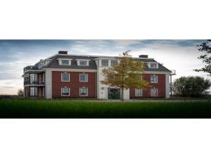 Apartment in Colijnsplaat near Lake and Sauna