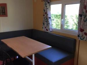 Mobil-home 4 pers avec terrasse à Vendays-Montalivet - API-1-52-195