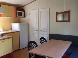 Mobil-home 4 pers avec terrasse à Vendays-Montalivet - API-1-52-195