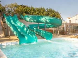 Mobil Home Confortable avec Terrasse pour 6 Personnes - API-1-52-394