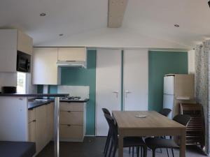 Mobil-home spacieuse avec terrasse à Bretignolles-sur-Mer - API-1-52-422