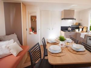 Mobil-home pour 7 avec terrasse et équipements - API-1-52-492