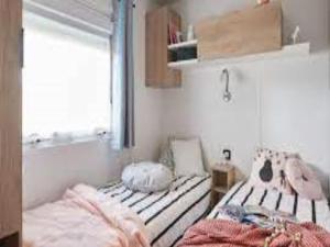 Mobil-home pour 7 avec terrasse et équipements - API-1-52-492