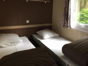 Mobil-home avec terrasse, 6 pers, 3 chambres - API-1-52-460