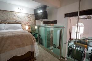 Alma Blanca - Colonial Loft in the Walled City