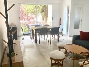 très bel F3 avec balcon - FR-1-703-217